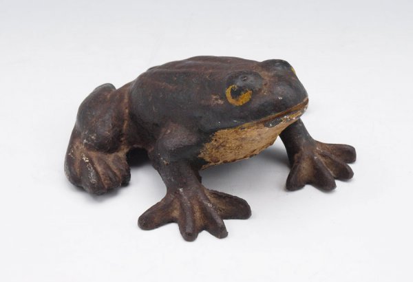 CAST IRON FROG DOORSTOP: CAST IRON FROG DOORSTOP: Unmarked, 2 3/4" h. x 5 1/4" x 5 1/4"