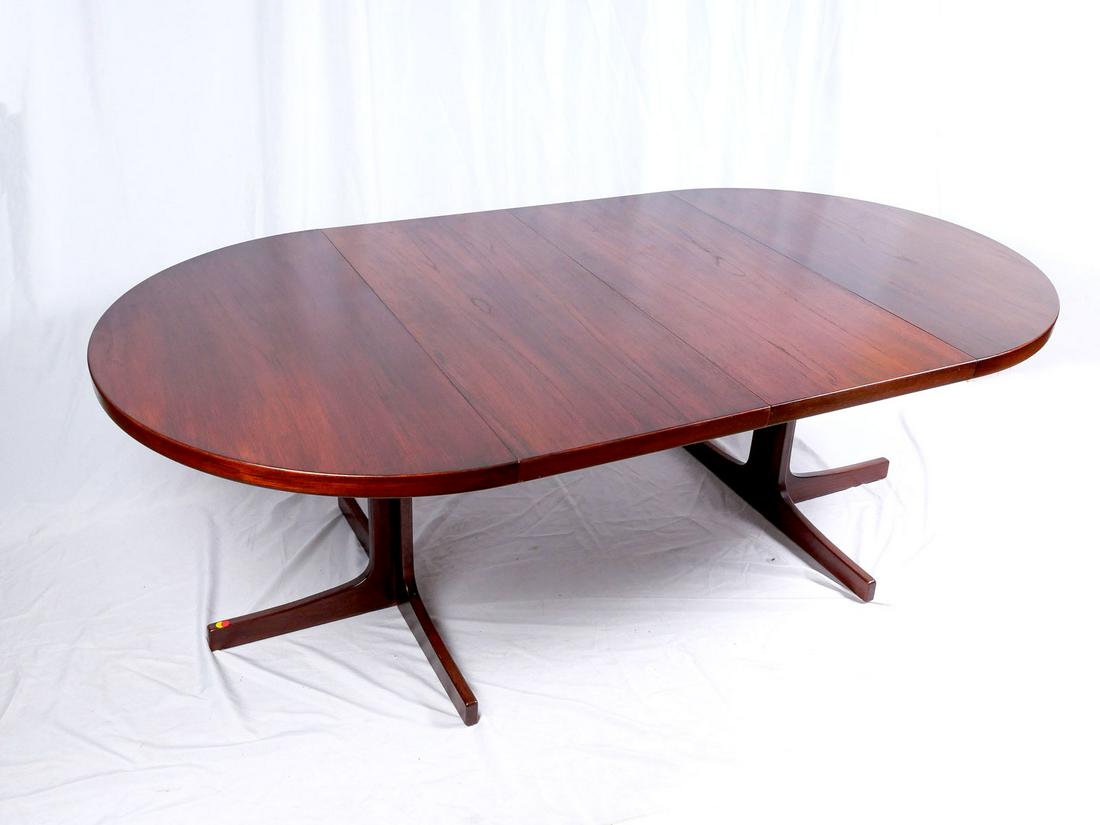 MOREDDI DANISH ROUND DINING W/2 Leaves: MOREDDI ROSEWOOD DANISH MODERN ROUND DINING TABLE W/2 LEAVES: 28.5'' h., 47'' diameter when closed, 87'' when leaves are in, each leaf measures 47'' x 19.75'', stamped underneath.