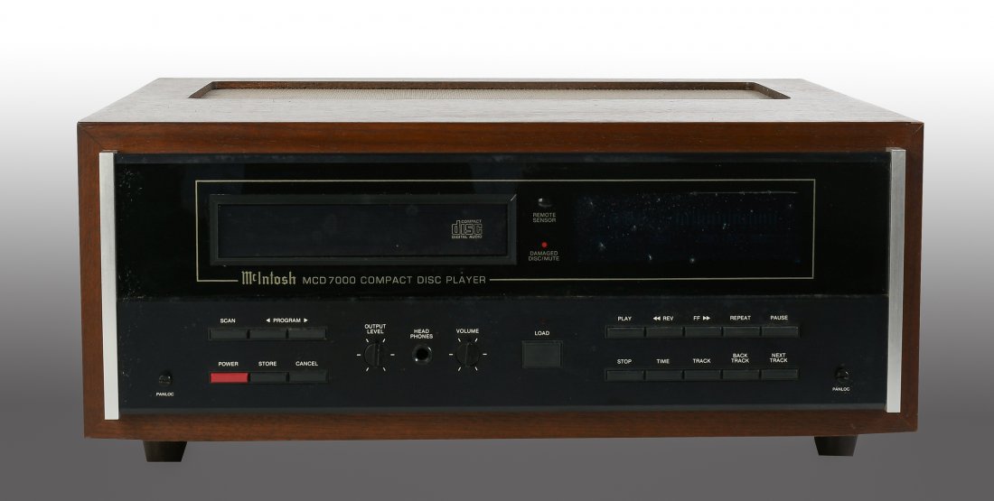 MCINTOSH MCD 7000 COMPACT DISC PLAYER: MCINTOSH MCD 7000 COMPACT DISC PLAYER: Serial#: DT1361. Comes with an RCA cord & remote. Approx. 7.5" h x 17.25" w x 15.5" d.