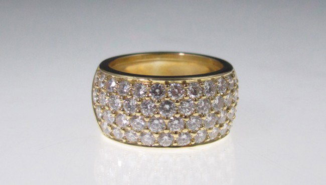 18K KURT WAYNE 2.40ctw DIAMOND HEIRLOOM BAND 8.7gr: KURT WAYNE 18K DIAMOND HEIRLOOM BAND: Pave encrusted wide band of 18k yellow gold, 48 round brilliant cut diamonds, 2.40 ctw approx., VS clarity, G-H color, size 5.5, 8.7 grams. Sold with current Flor