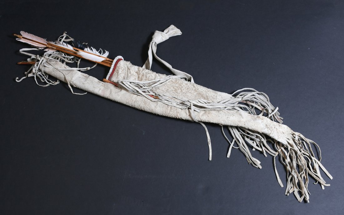 NATIVE AMERICAN INDIAN BOW & ARROW SET (1 of 2)