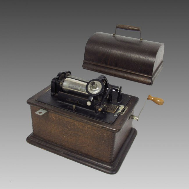 EDISON STANDARD CYLINDER ROLL PHONOGRAPH: EDISON STANDARD CYLINDER ROLL PHONOGRAPH: Serial number 586958 with last patent date of 1905. Currently cranks and rolls fine, cannot guarantee to continue. Original Edison label. 12 1/2" h. x 13 1/8"