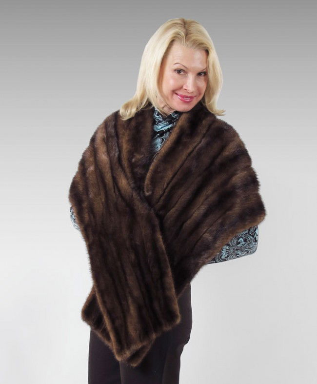 MINK STOLE OR WRAP: MINK STOLE OR WRAP: With rolled collar. Vandervoorts label.