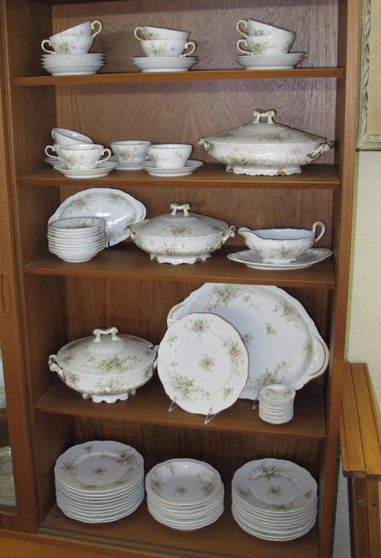 77 pc THEODORE HAVILAND FRENCH LIMOGES CHINA: THEODORE HAVILAND FRENCH LIMOGES CHINA, Ca. 1903-1925: Approx. 77 pieces to include Covered tureen, 2 covered vegetables, relish, gravy with underplate, 1 platter, 11 dinner plates, 10 luncheon or sal
