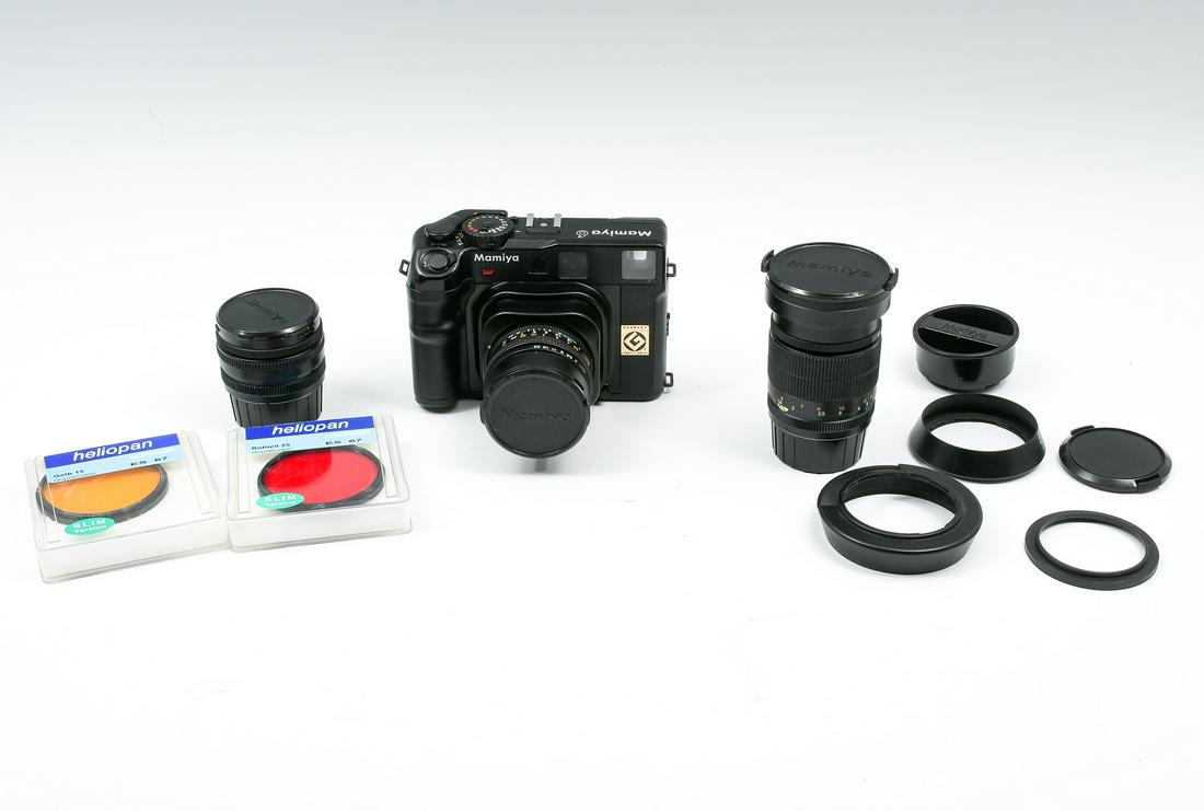 MAMIYA 6 CAMERA WITH ACCESSORIES (1 of 9)