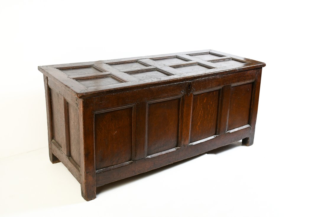 18TH CENTURY ENGLISH BLANKET CHEST (1 of 6)