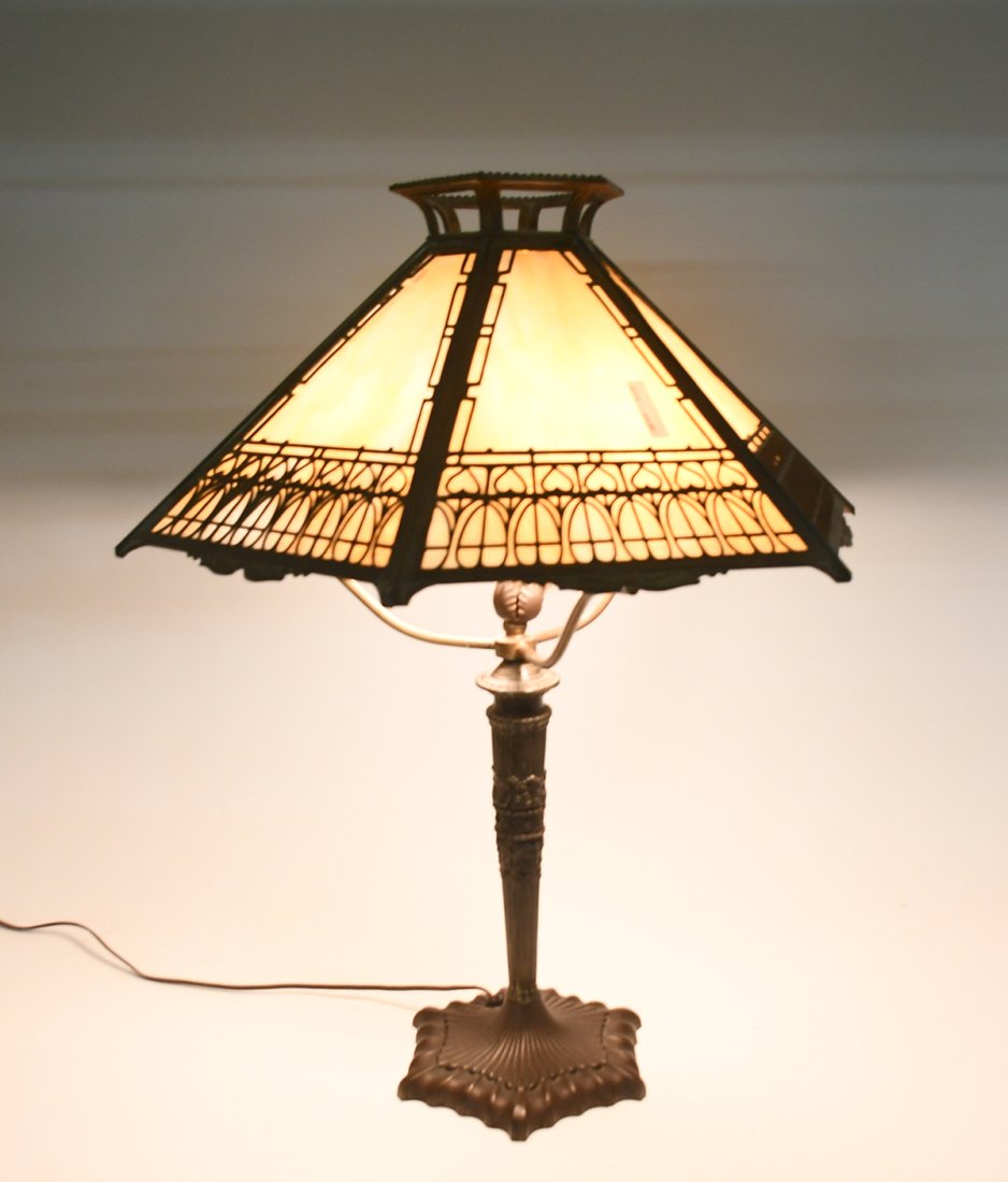 FILIGREE SLAG GLASS TABLE LAMP (1 of 7)