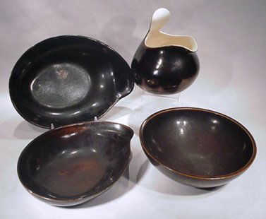 EVA ZEISEL RED WING TOWN & COUNTRY: 4 PCS RED WING ''TOWN & COUNTRY'' BY EVA ZEISEL: In Metallic Brown, to include 2 ''protoplasmic shaped serving dish with comma tail handle'', asymmetric bowl 8 1/2'', and 4 1/2'' creamer with cream in