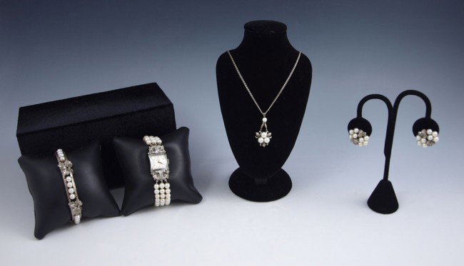 4 PC MIKIMOTO PEARL JEWELRY: MIKIMOTO PEARL SUITE: 4 piece Mikomoto pearls to include 1) sterling silver bracelet with 5.00 mm pearls and cut-out leaf design. 7'' in length. 2) Sterling silver earrings with 5.00 mm pearls and cut