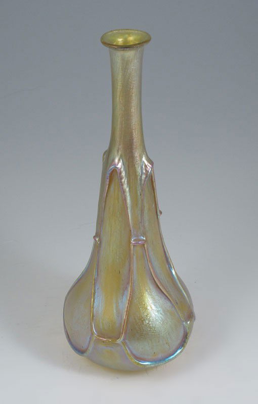 LOETZ IRIDESCENT BOTTLE NECK GLASS VASE: LOETZ IRIDESCENT BOTTLE NECK GLASS VASE: 11 1/2", unsigned.