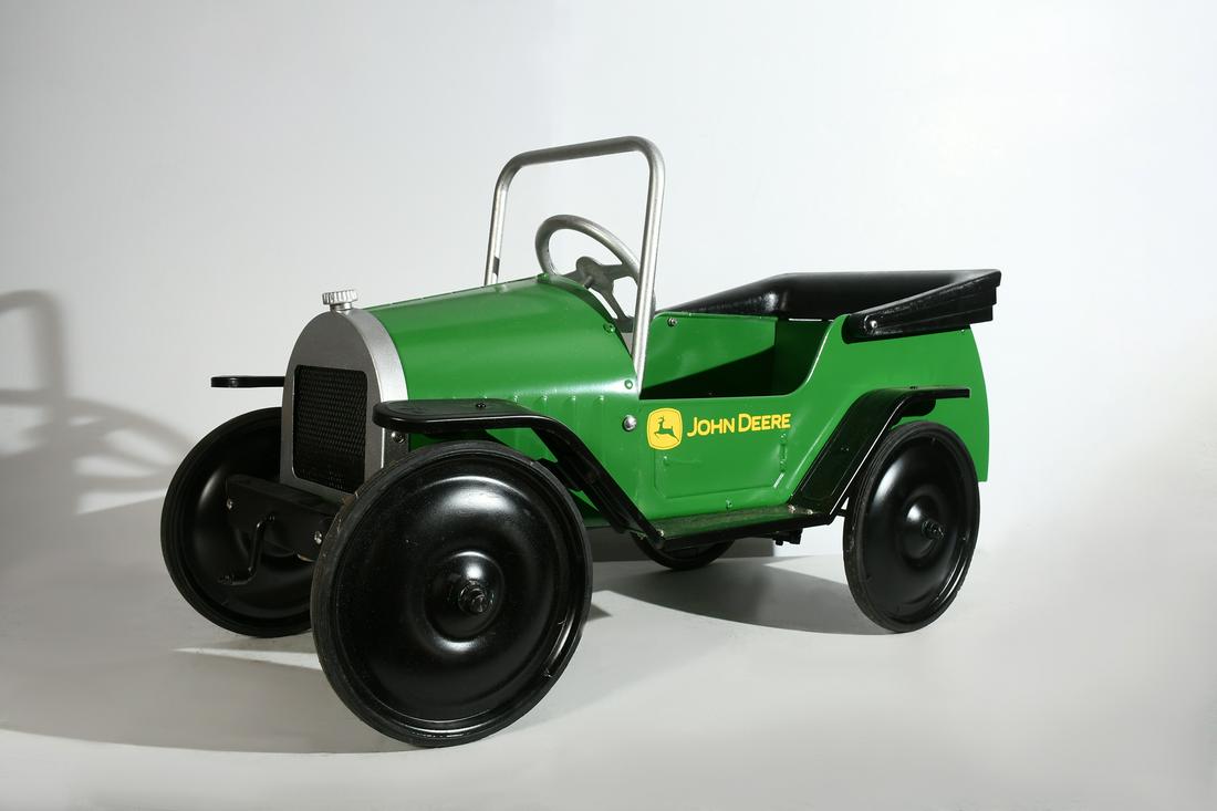 JOHN DEERE FORD MODEL T BASED PEDAL CAR (1 of 4)