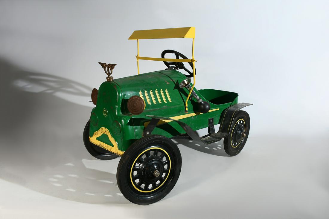 GARTON TIN LIZZIE PEDAL CAR (1 of 3)