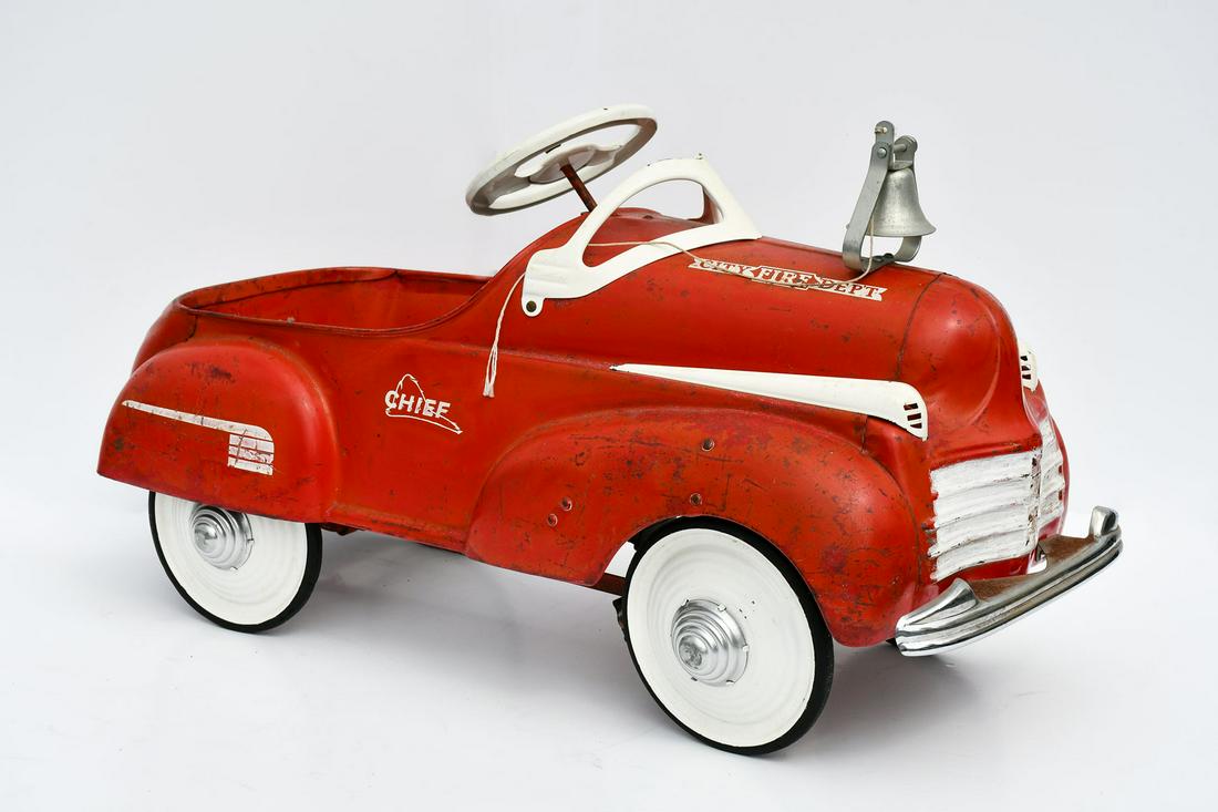 1941 STEELCRAFT CITY FIRE DEPARTMENT PEDAL CAR (1 of 3)