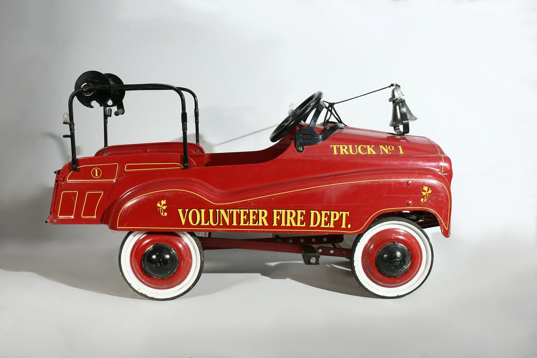 MURRAY VOLUNTEER FIRE DEPT TRUCK NO 1 PEDAL CAR (1 of 3)