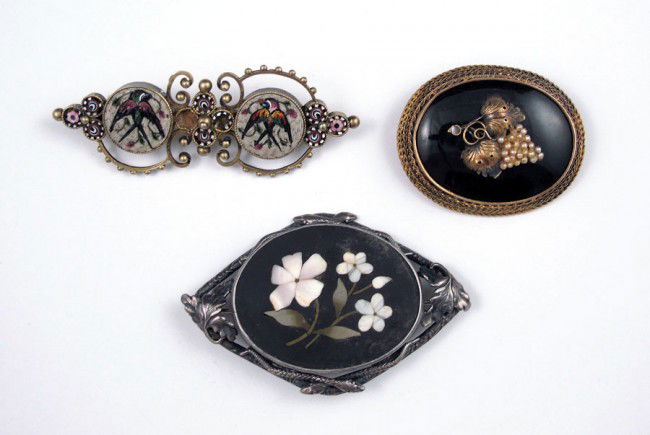 3 PC INTARSIA VICTORIAN BROOCHES: 3 PC INTARSIA VICTORIAN BROOCHES: 1) Gold filled brooch with micro-mosaic in a bird pattern. Missing one section of beaded trim and some of the mosaic work. 2 11/16" x 1" 2) Gold filled onyx brooch wi