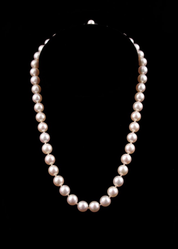 16" STRAND OF 7.5MM CULTURED PEARLS 14K CLASP : STRAND OF CULTURED PEARLS: 16" strand of 7.50 mm cultured pearls. Light cream, very slightly blemished. High Luster. 14K disc shaped clasp with 6.00 mm pearl.
