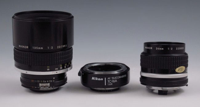 NIKON NIKKOR 24MM & 135MM LENSES: NIKON NIKKOR 24MM & 135MM LENSES: To include 1) Nikkor 24mm lens, serial number 220833 with Nikon AF teleconverter TC-16A attached. 2) Nikkor 135mm lens, not autofocus, serial number 201991, 4 7/8" h.