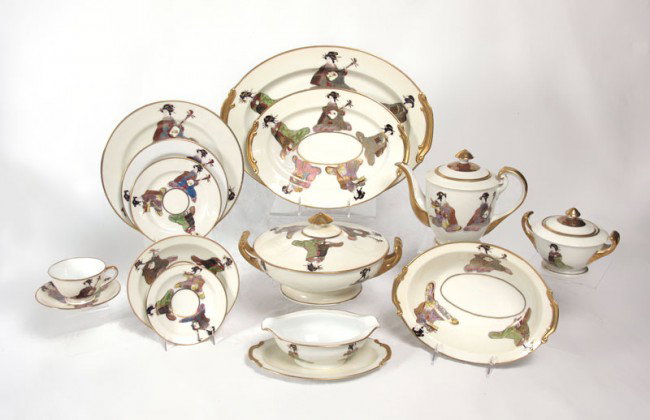 SHOZAN OCCUPIED JAPAN CHINA SERVICE: SHOZAN OCCUPIED JAPAN CHINA SERVICE: Approx. 109 pieces to include 11 dinner plates, 12 soup bowls, 16 salad plates, 15 bread plates, 16 desert bowls, 15 cups, 16 saucers, large platter, small platter