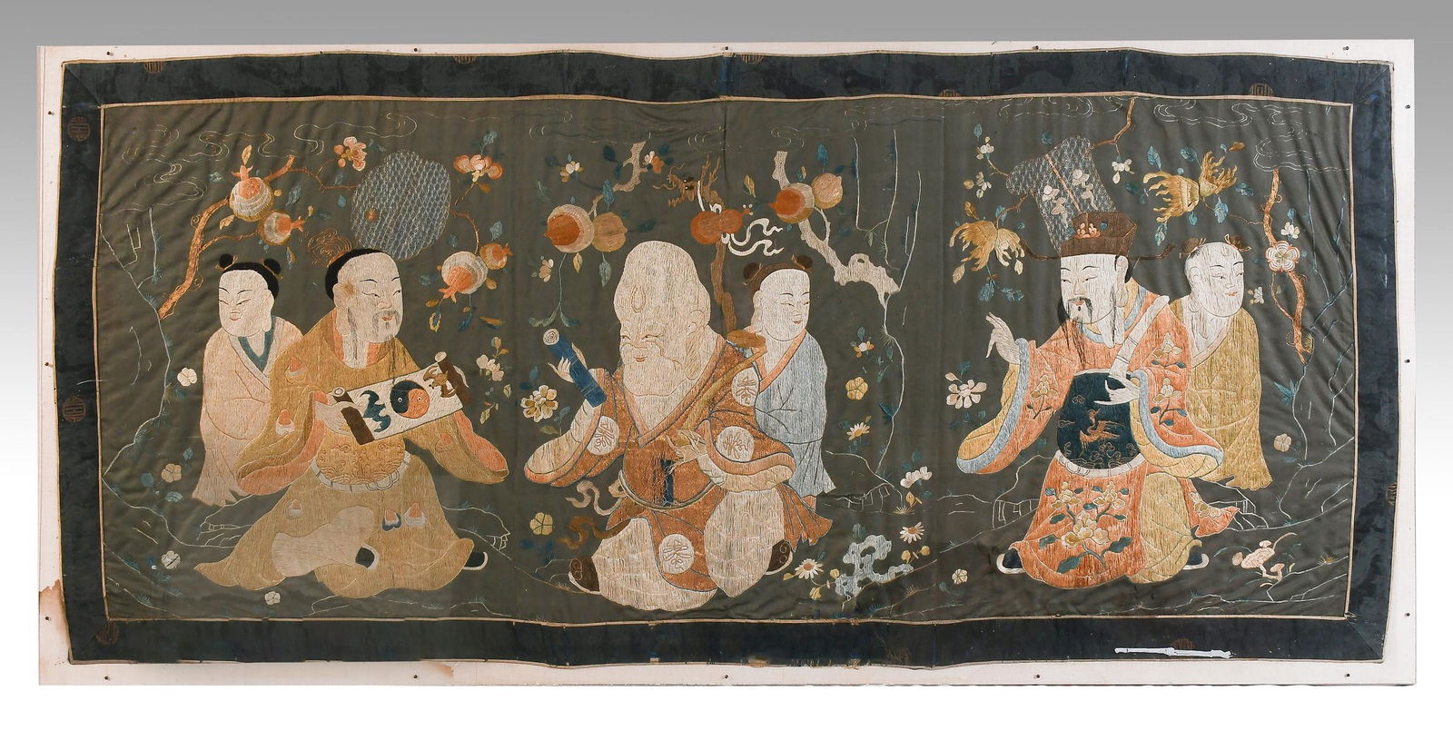 LARGE CHINESE FIGURAL SILK TAPESTRY (1 of 2)