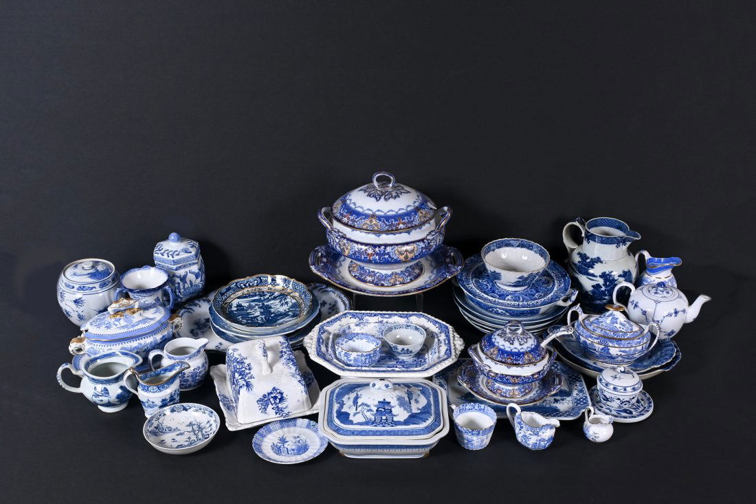 LARGE COLLECTION OF BLUE & WHITE CHINA (1 of 4)