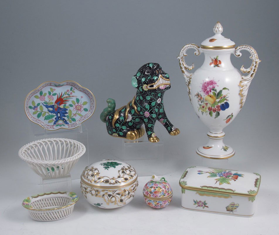 7 PIECE GROUP OF HEREND FINE PORCELAIN: 7 PIECE GROUP OF HEREND FINE PORCELAIN: 1) Covered urn with scroll handles, 10". 2) Black ground foo dog, 6". 3) A 2" potpourri jar. 4) A 4" pin tray. 5) A covered dresser jar, 2"h. x 5". 6) A 4 1/2"