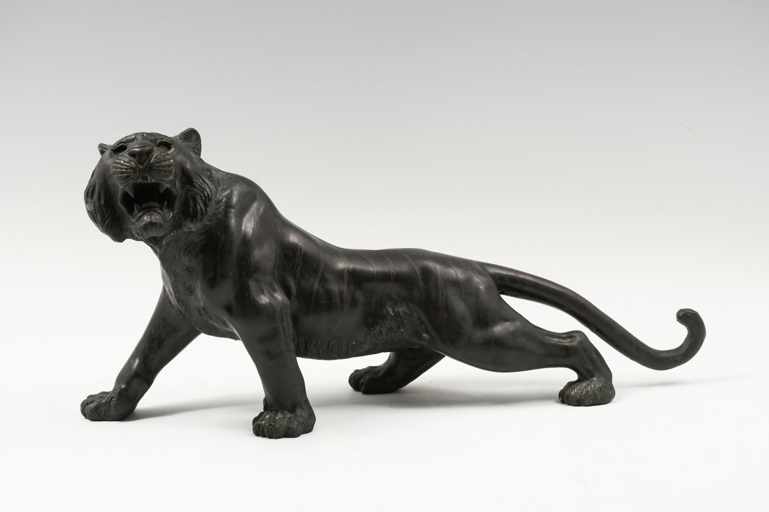 MEIJI PERIOD JAPANESE BRONZE ROARING TIGER: MEIJI PERIOD JAPANESE BRONZE ROARING TIGER: 9" in height by 19" in length, signed underneath on the abdomen.
