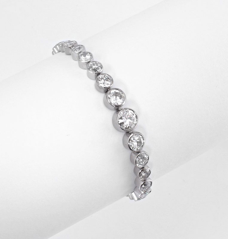 PLATINUM DIAMOND COLLET BRACELET 10.59 CTW: 10.59 CT DIAMOND COLLET BRACELET CA. 1925-1935: 36 Old European round cut diamonds mounted in platinum, all totaling approx. 10.59 Ct. as follows: 1 x 1.20 Ct., 2 x .65 Ct.(1 chip), 3 x .33 Ct.; 14 x