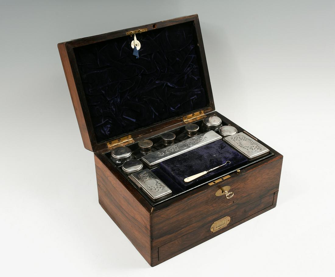 ROSEWOOD TRAVEL CASE WITH TOILETRIES (1 of 7)