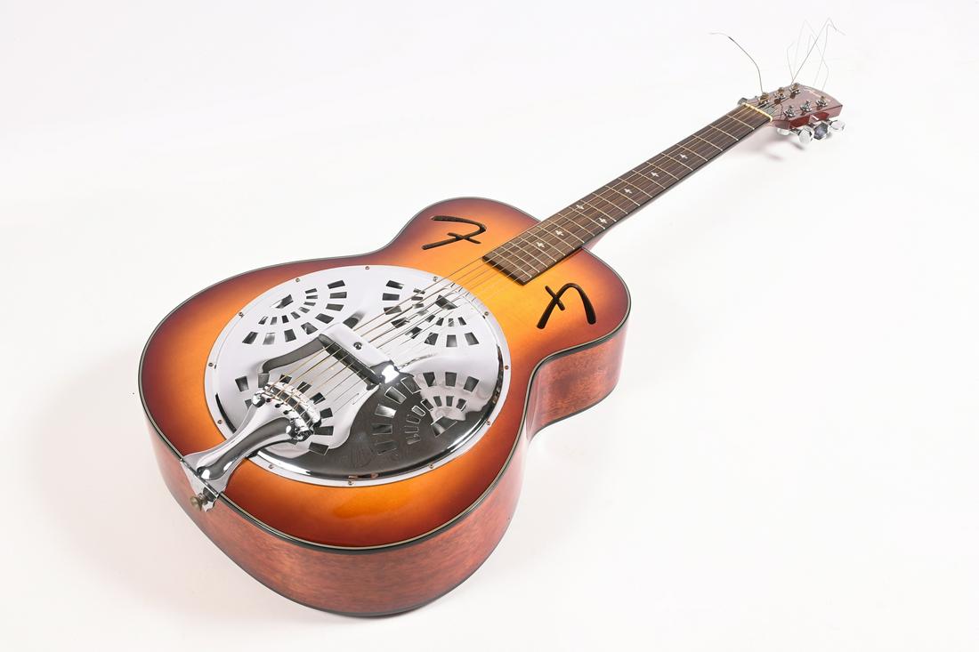 FENDER ACOUSTIC GUITAR IN CASE (1 of 8)