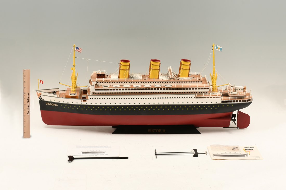MARKLIN 16150 VIKTORIA OCEAN LINER WITH ORIGINAL BOX (1 of 9)