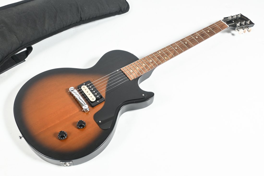 GIBSON LES PAUL ELECTRIC GUITAR WITH CASE (1 of 6)