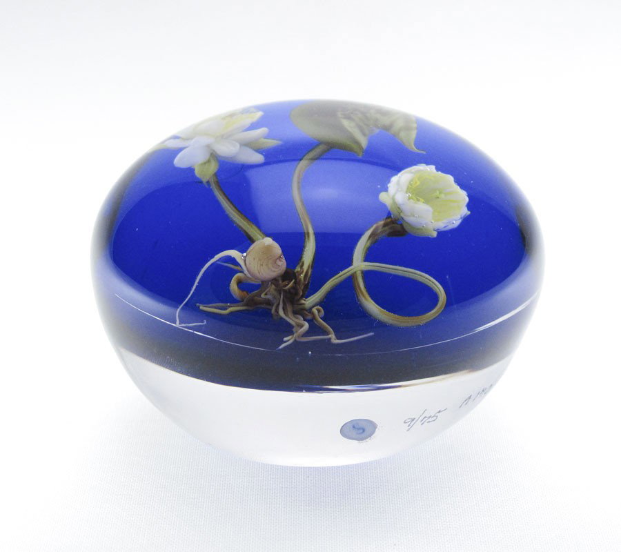 PAUL STANKARD WATERLILY PAPERWEIGHT 1984: PAUL STANKARD WATER LILY PAPERWEIGHT: Cobalt ground, S cane and incised 9/75 A170 1984. 3'' dia. 2''h.