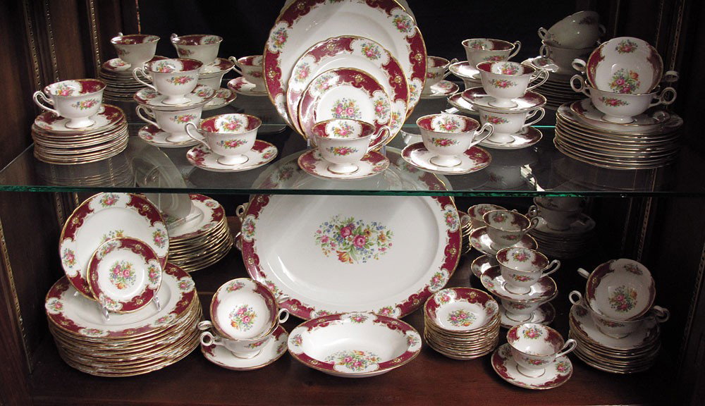 SHELLEY DUCHESS BONE CHINA SERVICE 93 PC