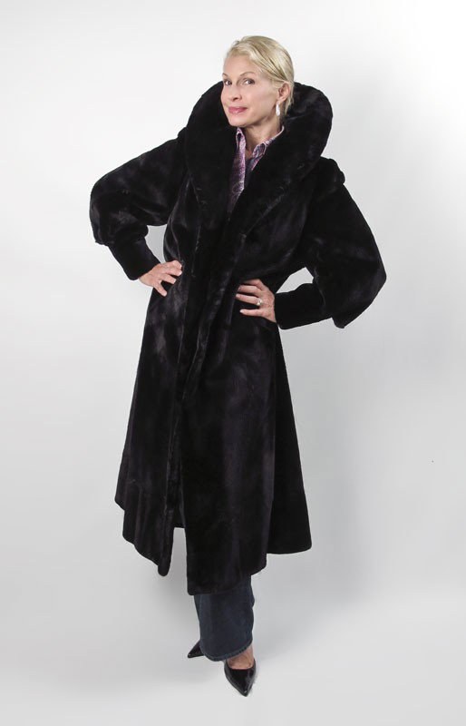 FULL LENGTH BLACK CHINCHILLA COAT: FULL LENGTH BLACK CHINCHILLA COAT: Alexandro of New York and Greece. Full collar, full long sleeves with close fitting at the wrist, approx. 47"l.