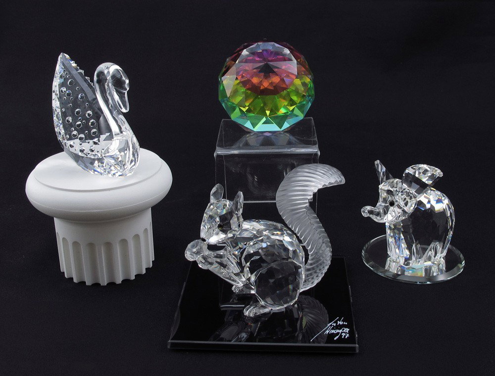 SWAROVSKI CRYSTAL Anniv SQUIRREL 100YR SWAN + 2: SWAROVSKI CRYSTAL FIGURINES: To include, SCS 10TH ANNIVERSARY SQUIRREL 7400 097 001, Anton Hirzinger designer, issued 1997, with black mirror, box and cert. THE CENTENARY SWAN 7633 100 000, Anton Hirz
