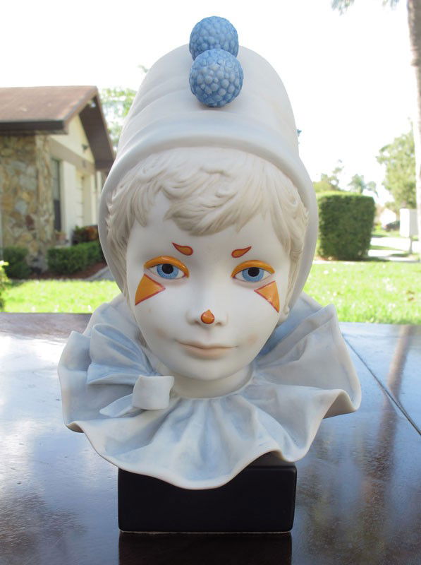 CYBIS PORCELAIN CLOWN BUST: CYBIS PORCELAIN FUNNY FACE CLOWN BUST: 1976, 9"h.