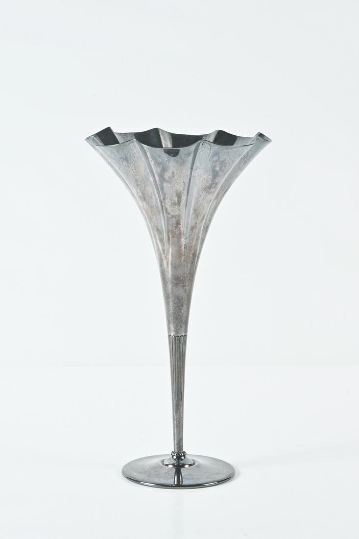 TIFFANY STERLING SILVER FLORIFORM VASE (1 of 8)
