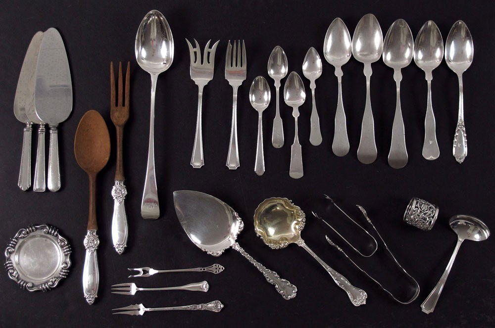 ESTATE COLLECTION OF AMERICAN & ENGLISH STERLING: ESTATE COLLECTION OF AMERICAN & ENGLISH STERLING: Approx. 20 assorted serving and flatware pieces with highlight to include 1814 Eley & Fearn serving spoon, Whiting cake/pie server, Frank Smith berry