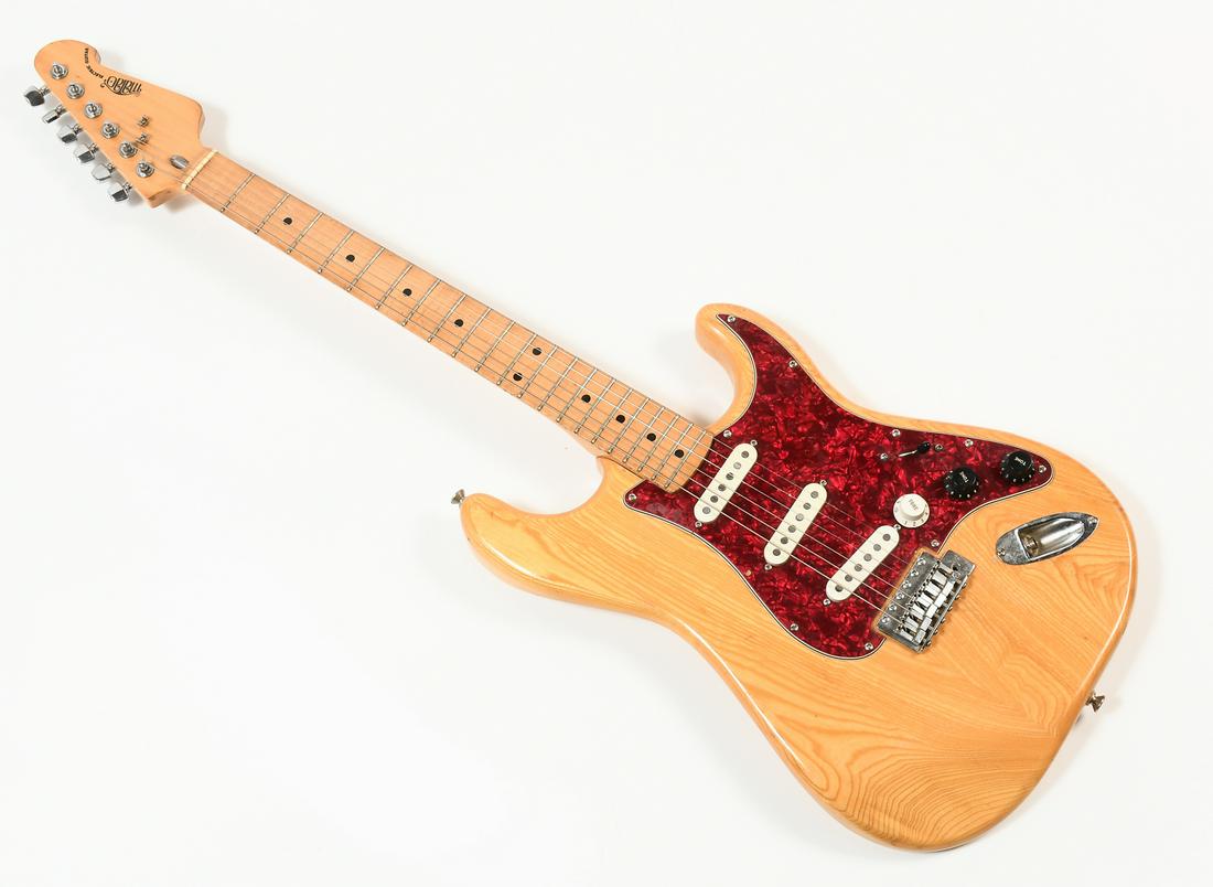 MATAO STRATOCASTER STYLE ELECTRIC GUITAR IN CASE (1 of 12)