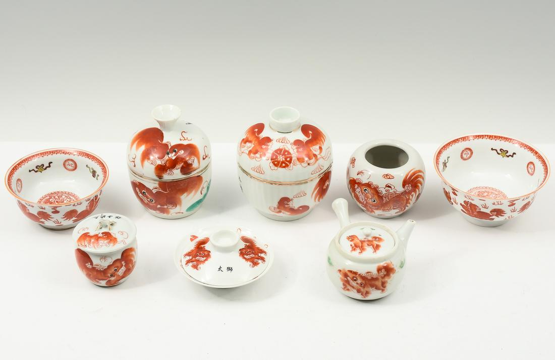 8 CHINESE IRON BED FOO DOG PORCELAINS (1 of 10)