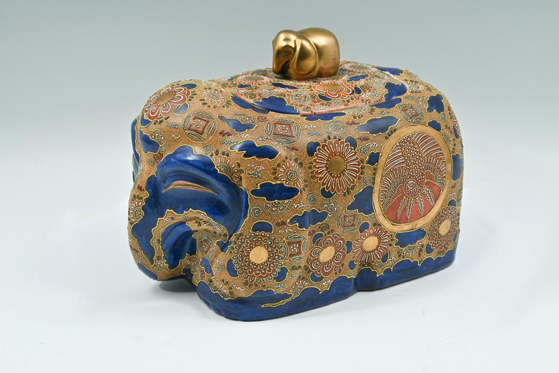 JAPANESE SATSUMA ELEPHANT LIDDED JAR (1 of 6)