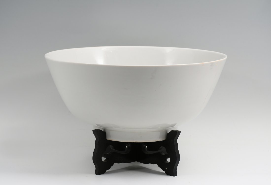 LARGE WHITE CHINESE PORCELAIN BOWL ON STAND (1 of 5)