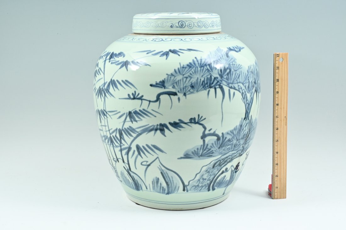 LARGE CHINESE PORCELAIN LIDDED JAR (1 of 6)