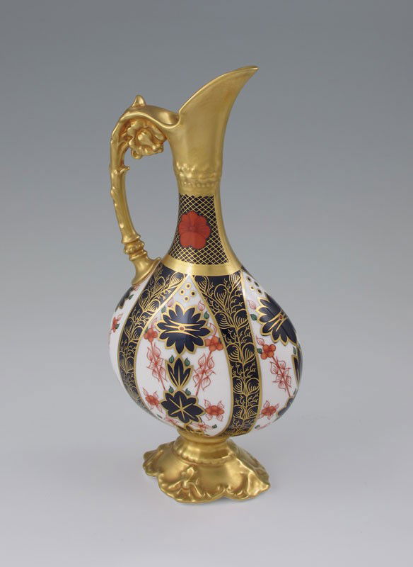 CROWN DERBY OLD IMARI 1128 EWER: ROYAL CROWN DERBY OLD IMARI 1128 EWER: Richly gilt handle, spout, and base. 10" tall.