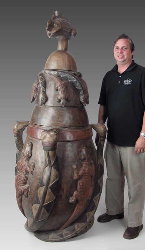 LARGE AFRICAN CARVED POT WITH REPTILES: LARGE GUINEA BAGA TRIBE AFRICAN CARVED POT: 3 piece covered pot, lizards and snakes carved on the body. Overall approx. 7' x 34"