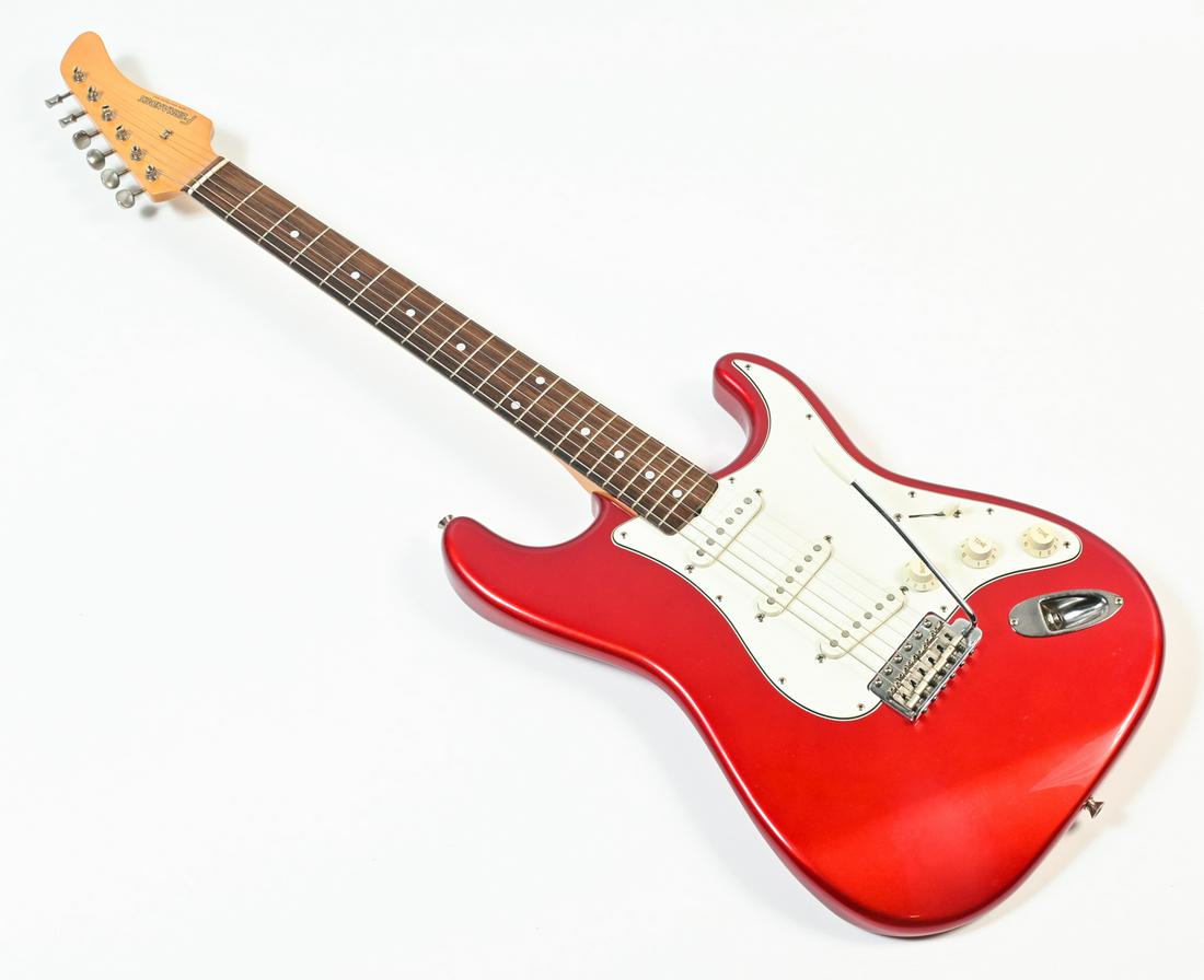 RED FERNANDEZ STRAT ELECTRIC GUITAR IN CASE (1 of 10)