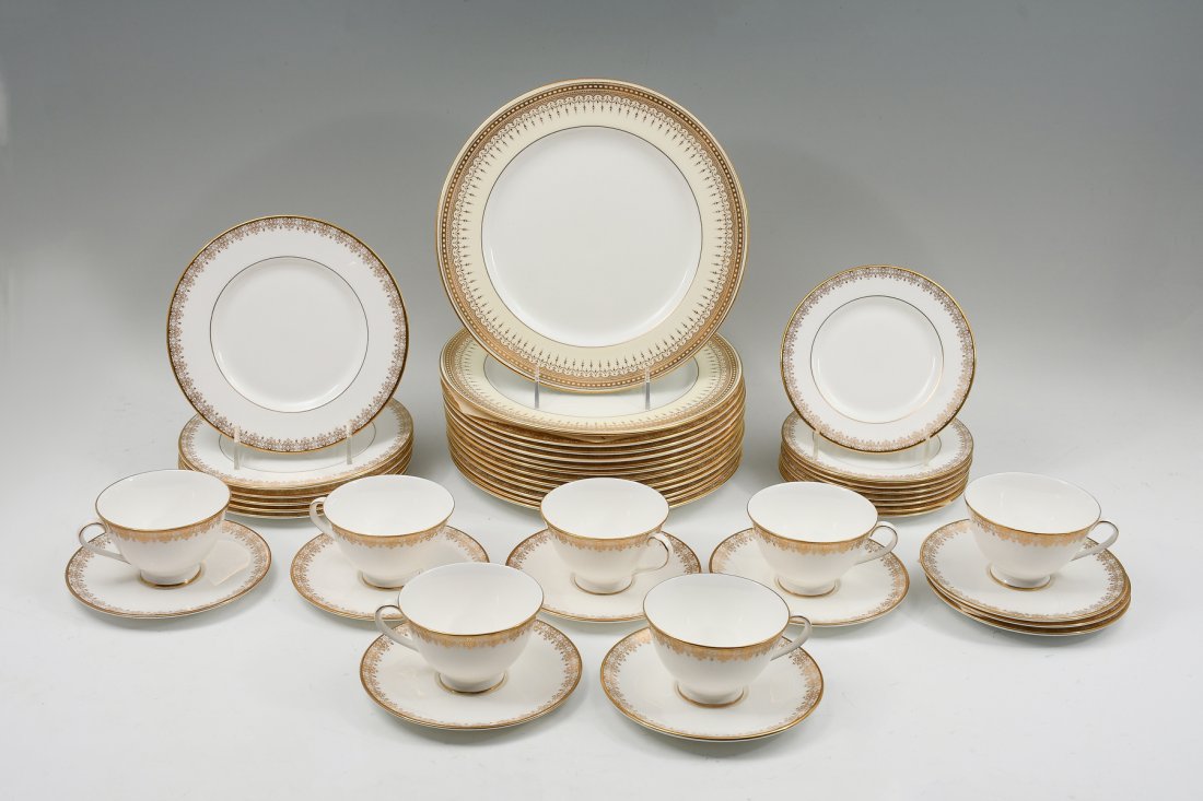 41 PC. ROYAL DOULTON "GOLD LACE" CHINA (1 of 7)