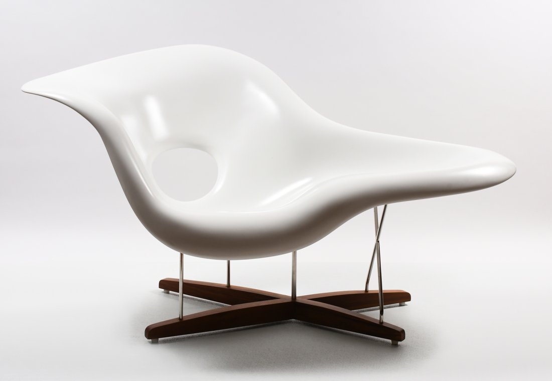 VITRA BY CHARLES & RAY EAMES LA CHAISE (1 of 10)