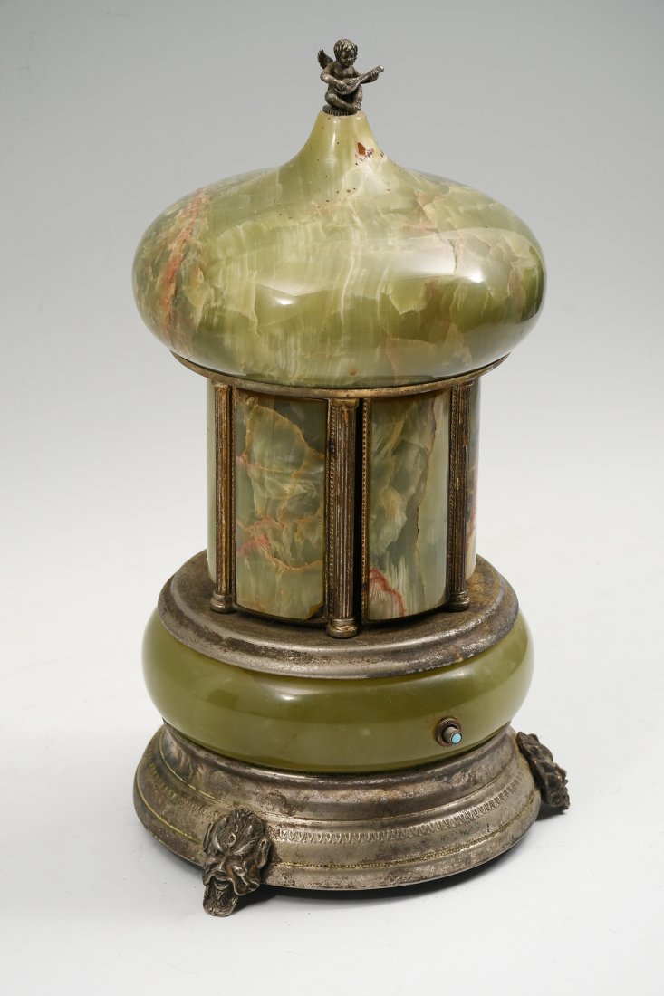 VINTAGE CAPODIMONTE MUSIC BOX (1 of 10)