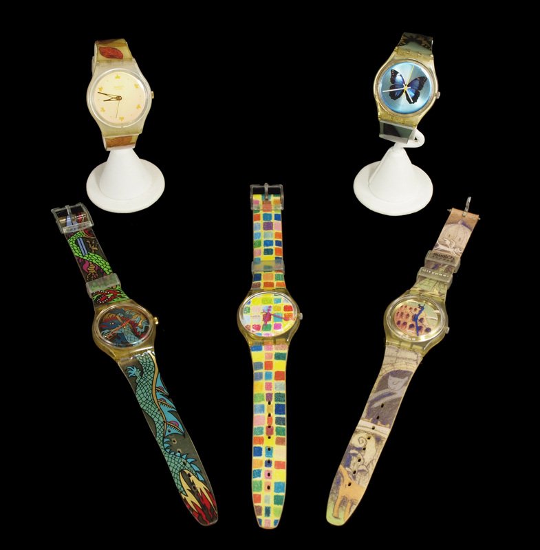 ESTATE COLLECTION OF 5 SWATCH WATCHES: ESTATE COLLECTION OF 5 SWATCH WATCHES: To include, 1995 GREEN DRAGON GG135, breaks to ring around battery location; CITY PASS Rome Colosseum S840, missing buckle, original case and paperwork; 1998 AGA